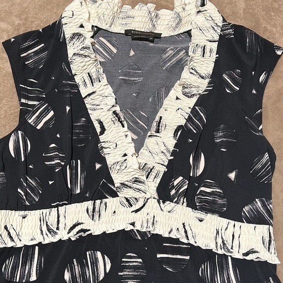 BCBGMaxAzria V- Nech Top - Picture 3 of 8